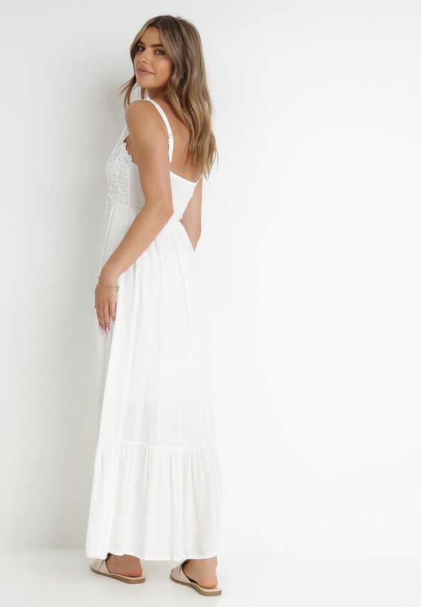 Born2be - Biała Sukienka Stheuse. Okazja: na randkę. Kolor: biały. Materiał: koronka, tkanina. Długość rękawa: na ramiączkach. Wzór: aplikacja, koronka, gładki. Typ sukienki: trapezowe. Styl: elegancki. Długość: maxi