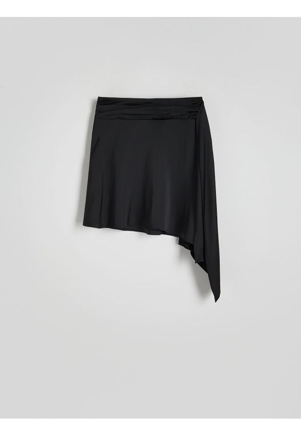 Reserved - Spódnica z asymetrycznym dołem - czarny. Kolor: czarny. Materiał: tkanina. Wzór: gładki