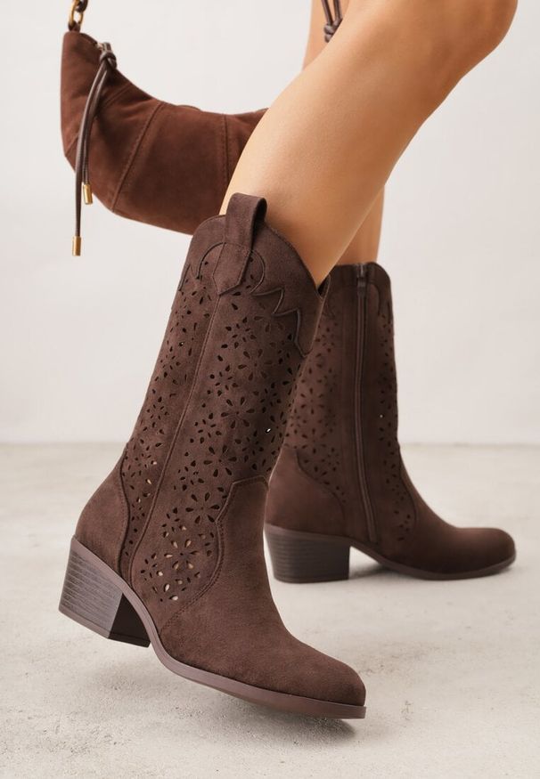 Born2be - Brązowe Ażurowe Botki na Obcasie w Stylu Kowbojek Lissemi. Okazja: na co dzień. Kolor: brązowy. Materiał: skóra, jeans. Wzór: ażurowy. Sezon: wiosna, jesień. Obcas: na obcasie. Styl: casual, elegancki. Wysokość obcasa: średni