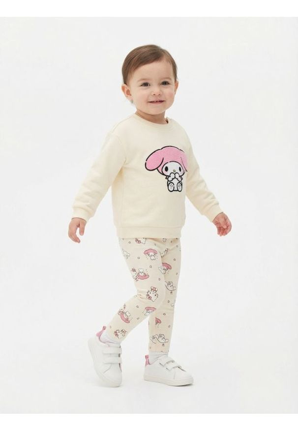 Sinsay - Bawełniane legginsy ze wzorem Hello Kitty - kremowy. Kolor: kremowy. Materiał: bawełna. Wzór: motyw z bajki