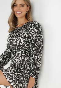 Born2be - Czarna Sukienka Taliowana Idios. Kolor: czarny. Materiał: satyna, tkanina. Styl: elegancki. Długość: mini #3