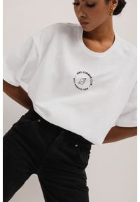 Marsala - T-shirt typu oversize z HAFTEM w kolorze CLASSIC WHITE - EAZY SUMMER-S/M. Kolor: biały. Materiał: elastan, bawełna. Wzór: haft. Styl: klasyczny, elegancki #1