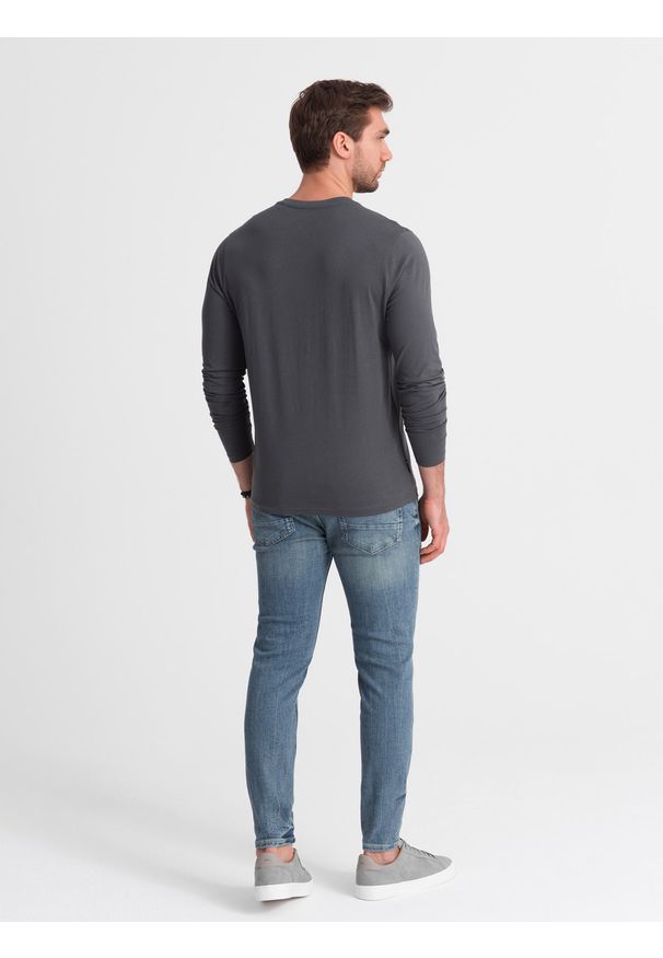 Ombre Clothing - Longsleeve męski bez nadruku z dekoltem w serek - grafitowy V4 - Rozmiar: L. Okazja: na co dzień. Typ kołnierza: dekolt w serek. Kolor: szary. Materiał: materiał, bawełna. Długość rękawa: długi rękaw. Długość: długie. Wzór: gładki, jednolity. Styl: klasyczny, casual, elegancki