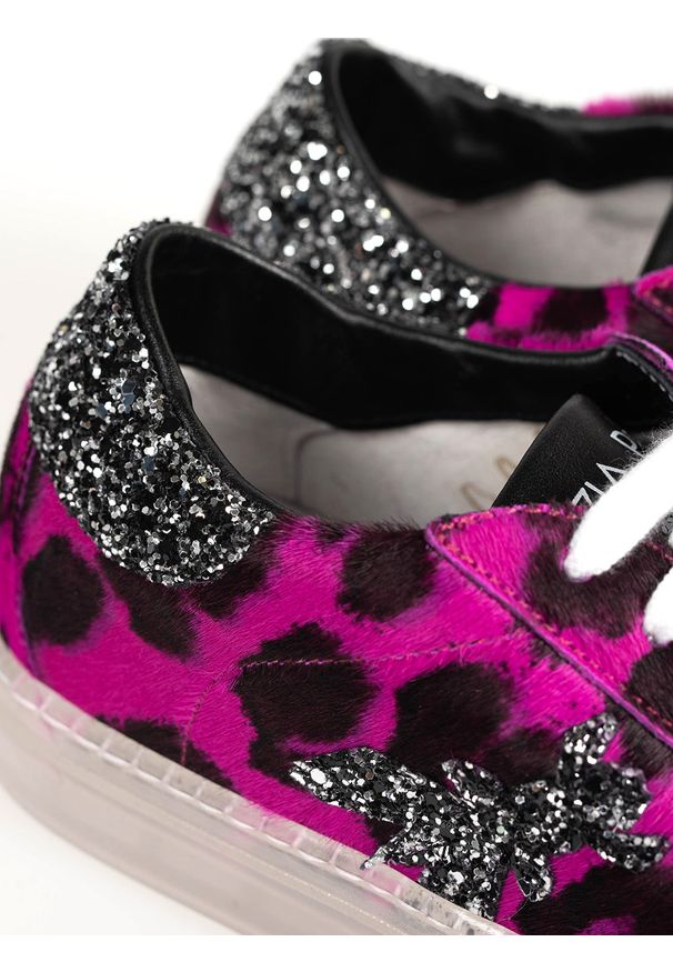 Patrizia Pepe Sneakersy | 2V8807/A6D5 | Kobieta | Czarny, Różowy. Kolor: czarny, różowy, wielokolorowy. Materiał: tkanina, skóra. Wzór: aplikacja, motyw zwierzęcy