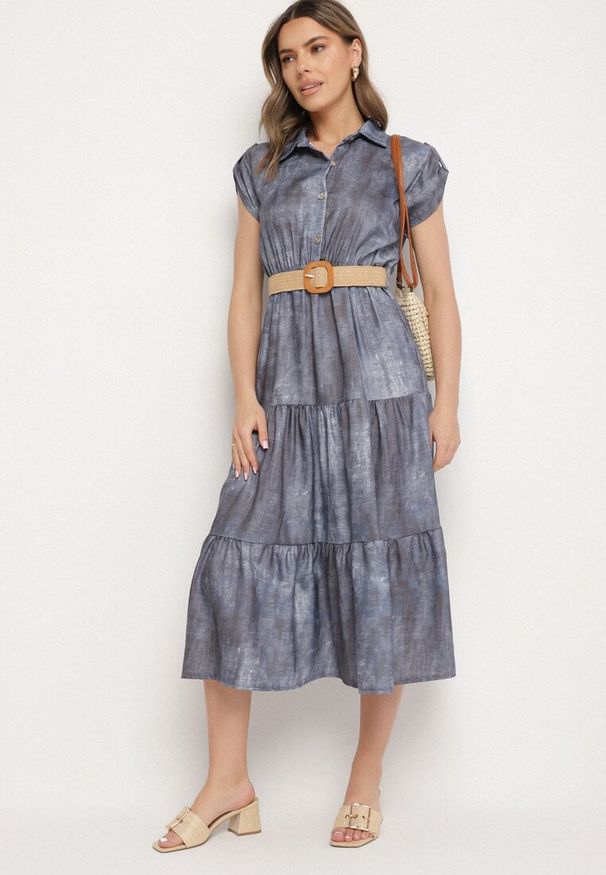 Born2be - Niebieska Sukienka Ozdobiona Plecionym Paskiem i Guzikami Filianea. Okazja: na co dzień. Kolor: niebieski. Materiał: jeans. Wzór: aplikacja. Styl: elegancki, casual