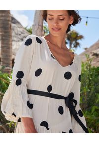 BY CABO - Kremowa sukienka w grochy Sardinia. Kolor: czarny. Materiał: wiskoza. Wzór: grochy. Długość: maxi