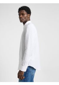 Lee - LEE MĘSKA KOSZULA LEE PATCH SHIRT BRIGHT WHITE 112364230. Okazja: na co dzień. Materiał: bawełna. Długość rękawa: długi rękaw. Długość: długie. Styl: casual, klasyczny #4