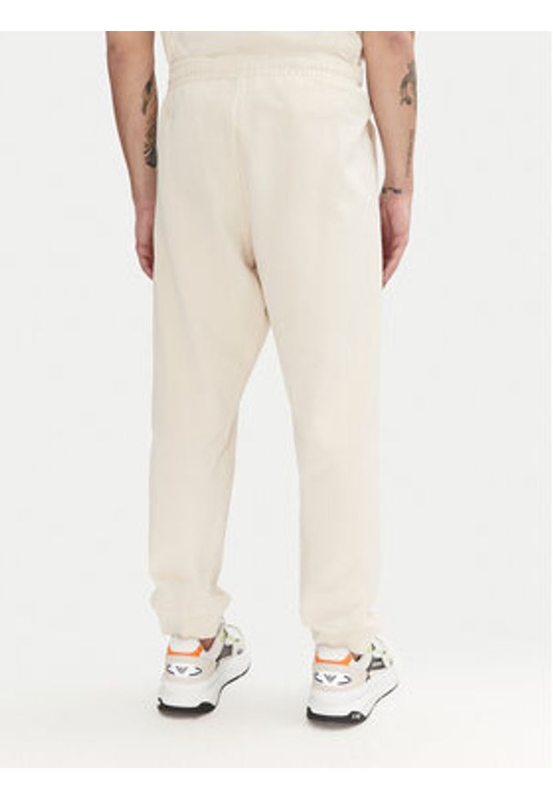 EA7 Emporio Armani Spodnie dresowe 7M000154 AF10432 U1079 Écru Regular Fit. Materiał: bawełna