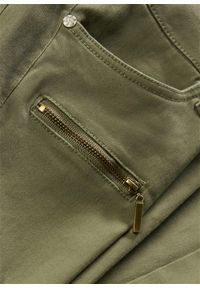 bonprix - Spodnie bojówki z elastycznego materiału z bawełną. Kolor: zielony. Materiał: bawełna, materiał #2