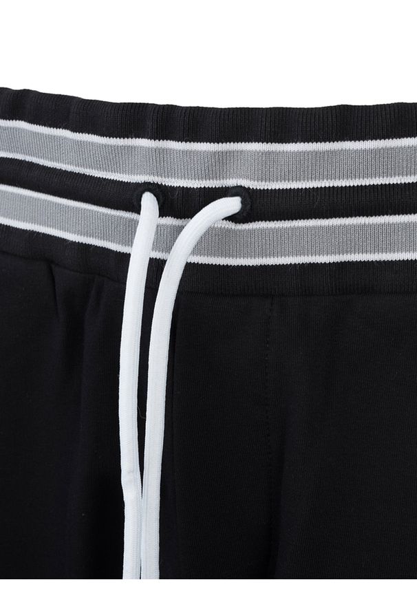 Bikkembergs Szorty | C 1 27B H2 E B090 | Mężczyzna | Czarny. Okazja: na co dzień. Kolor: czarny. Materiał: bawełna, elastan. Wzór: nadruk. Styl: casual