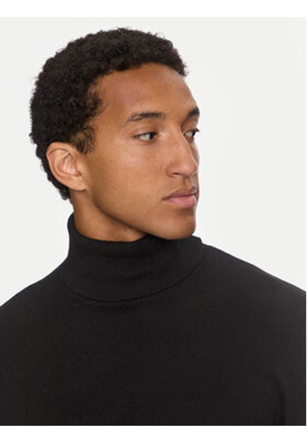 Replay Golf UK4455.000.G23138 Czarny Regular Fit. Typ kołnierza: golf. Kolor: czarny. Materiał: bawełna