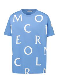 MONCLER KIDS - Błękitna koszulka z nadrukiem 4-14 lat. Kolor: niebieski. Materiał: bawełna. Wzór: nadruk. Sezon: lato. Styl: klasyczny
