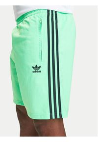 Adidas - adidas Szorty sportowe adicolor Firebird JY1340 Zielony Regular Fit. Kolor: zielony. Materiał: syntetyk. Styl: sportowy