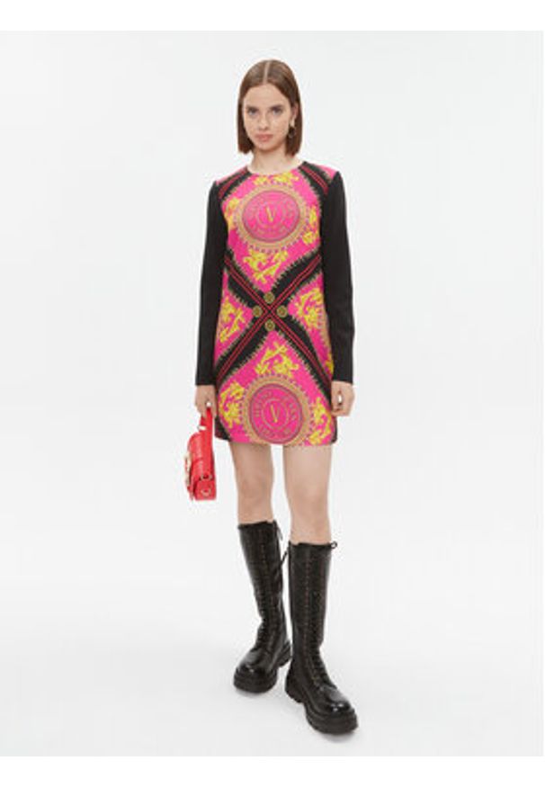 Versace Jeans Couture Sukienka codzienna 75HAO921 Kolorowy Regular Fit. Okazja: na co dzień. Materiał: syntetyk. Wzór: kolorowy. Typ sukienki: proste. Styl: casual