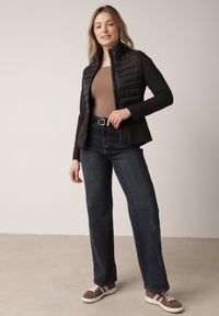 Born2be - Czarna Pikowana Kurtka Przejściowa z Kapturem i Elastycznymi Rękawami Nikitha. Okazja: na co dzień. Typ kołnierza: kaptur. Kolor: czarny. Materiał: jeans, nylon. Styl: casual, elegancki, sportowy, klasyczny #5