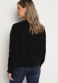 Born2be - Czarny Sweter z Wełną i Wiskozą o Pudełkowym Kroju ze Wzorzystym Splotem Vailyn. Kolor: czarny. Materiał: wiskoza, wełna. Wzór: ze splotem. Sezon: zima #5