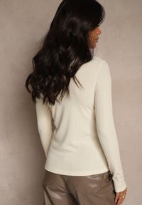 Renee - Beżowa Klasyczna Bluzka Longsleeve z Golfem Raleia. Okazja: na co dzień. Typ kołnierza: golf. Kolor: beżowy. Długość rękawa: długi rękaw. Styl: klasyczny