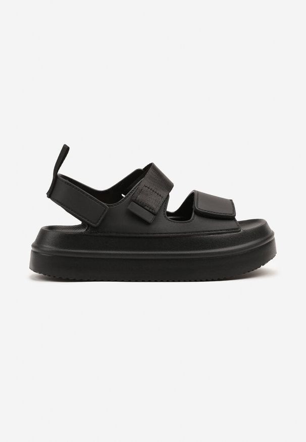 Born2be - Czarne Sandały na Grubej Podeszwie z Dwoma Paskami Taloiti. Okazja: na co dzień. Zapięcie: pasek. Kolor: czarny. Materiał: jeans. Wzór: paski. Styl: casual, klasyczny
