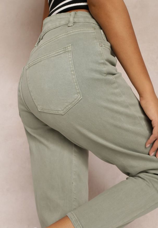 Renee - Zielone Jeansy Mom Fit High Waist Kasena. Okazja: na co dzień. Stan: podwyższony. Kolor: zielony. Styl: klasyczny, casual