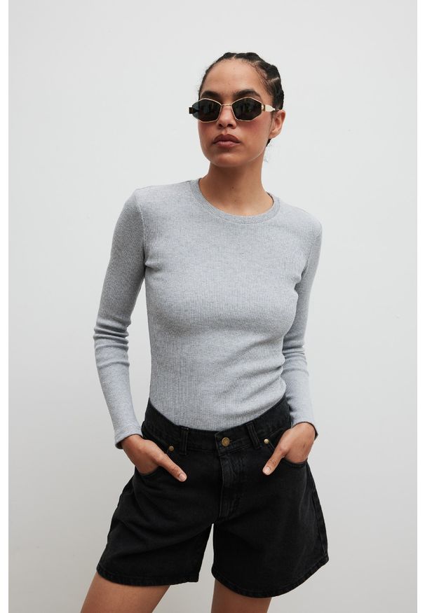 Marsala - Dopasowany top z długim rękawem w kolorze GREY - MOODY-XL. Materiał: elastan, dzianina, prążkowany, bawełna, materiał. Długość rękawa: długi rękaw. Długość: długie