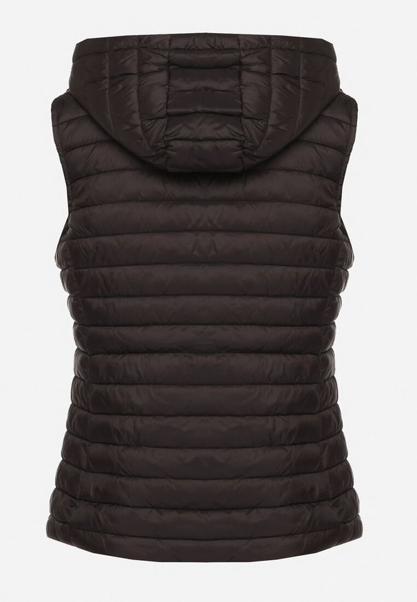 Born2be - Czarna Pikowana Kamizelka na Suwak z Kieszeniami i Odpinanym Kapturem Arsalna. Okazja: na co dzień. Typ kołnierza: golf. Kolor: czarny. Materiał: jeans. Styl: klasyczny, elegancki, casual