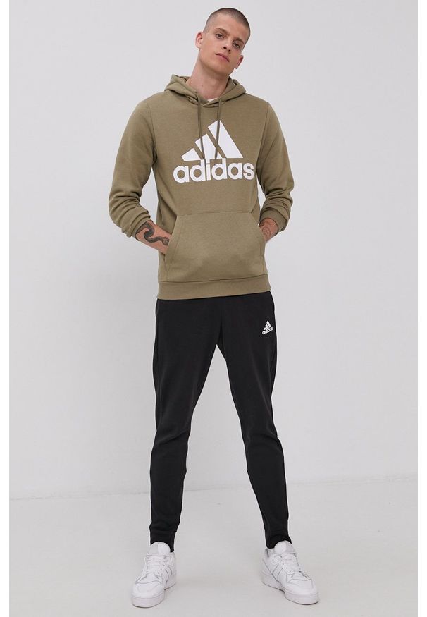 Adidas - adidas Spodnie GS1582 męskie kolor czarny z nadrukiem. Kolor: czarny. Materiał: bawełna, poliester. Wzór: nadruk
