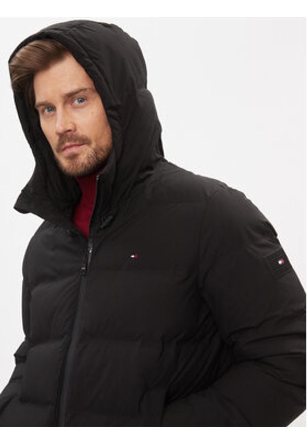 TOMMY HILFIGER - Tommy Hilfiger Kurtka zimowa MW0MW33958 Czarny Regular Fit. Kolor: czarny. Materiał: syntetyk. Sezon: zima