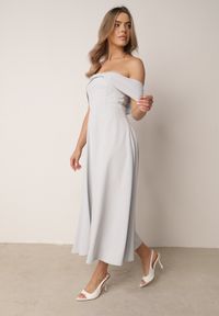 Born2be - Niebieska Koktajlowa Sukienka VICES Hiszpanka o Rozkloszowanym Kroju Diolora. Typ kołnierza: dekolt hiszpanka. Kolor: niebieski. Materiał: poliester. Typ sukienki: rozkloszowane. Styl: wizytowy #8