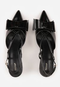 Born2be - Czarne Eleganckie Szpilki VICES z Ozdobną Kokardą Adrelena. Nosek buta: szpiczasty. Zapięcie: sprzączka. Kolor: czarny. Wzór: aplikacja. Materiał: skóra, lakier. Sezon: lato. Obcas: na szpilce. Styl: elegancki. Wysokość obcasa: średni #9