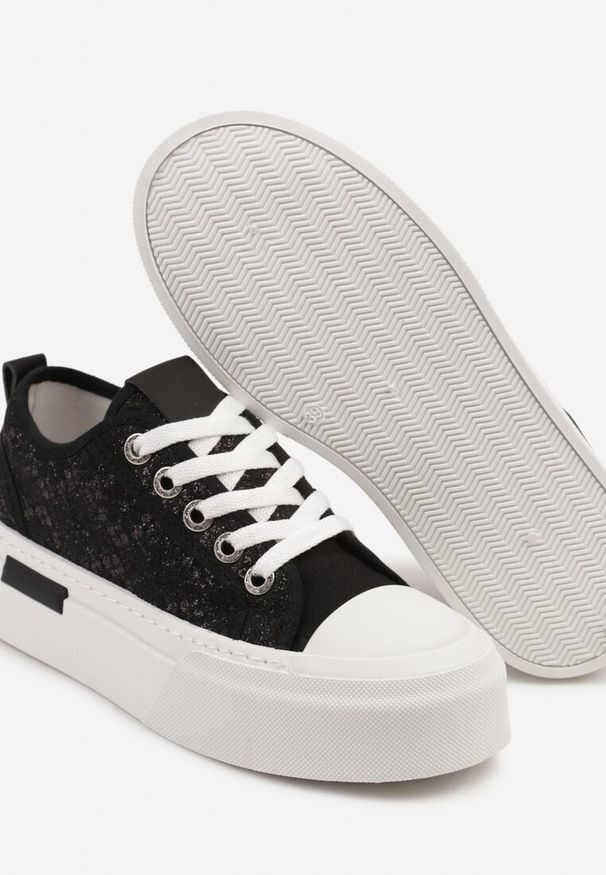 Born2be - Czarne Trampki na Grubej Podeszwie z Haftami Nolaura. Okazja: na co dzień. Kolor: czarny. Materiał: jeans, skóra. Wzór: haft. Styl: casual