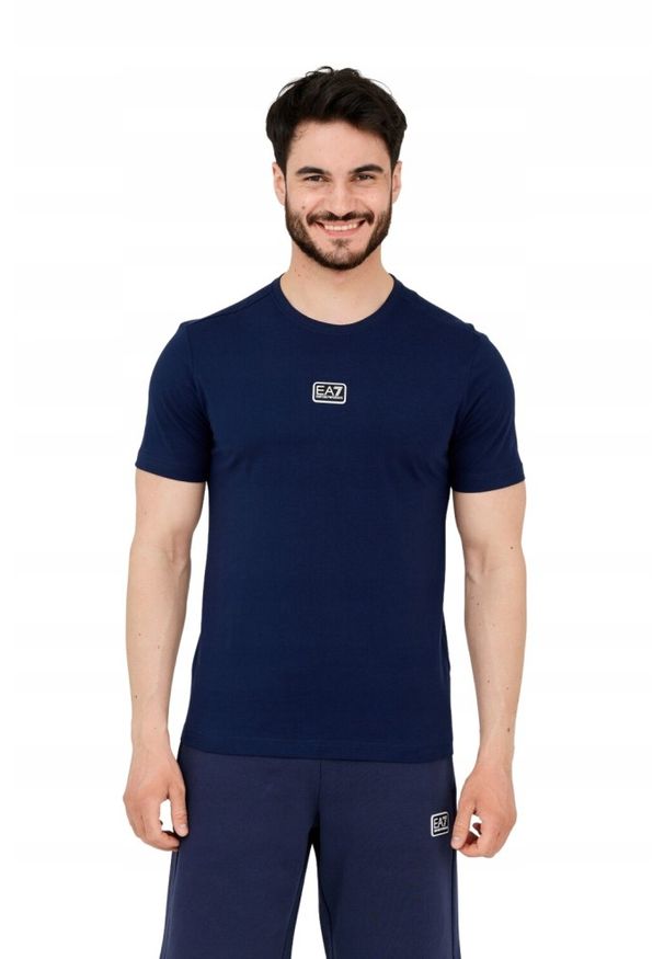 EA7 Emporio Armani - EA7 Granatowy t-shirt męski z naszywką z logo, Rozmiar S. Kolor: niebieski. Wzór: aplikacja
