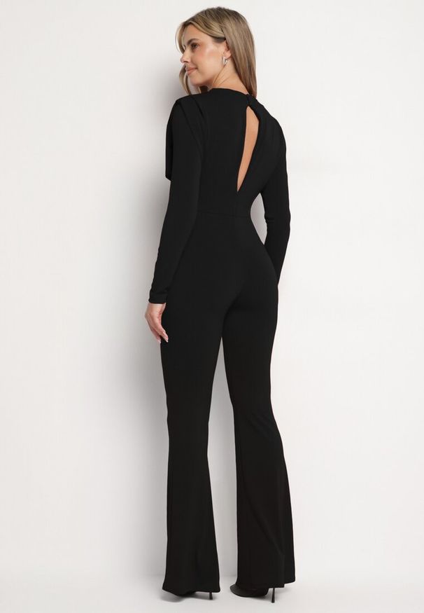 Born2be - Czarny Koktajlowy Kombinezon Ozdobiony Wycięciem na Plecach Sewiel. Kolor: czarny. Długość rękawa: długi rękaw. Długość: długie. Wzór: aplikacja. Styl: wizytowy