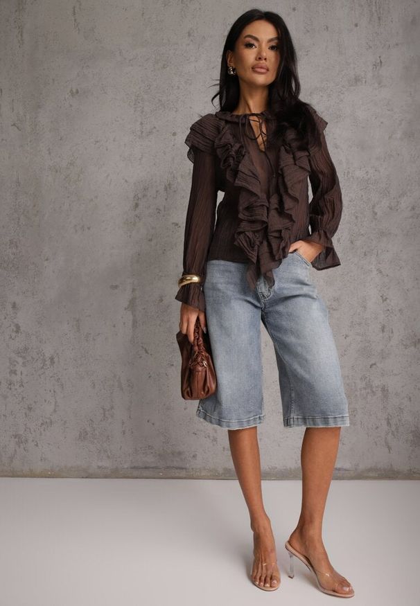 Renee - Brązowa Bluzka z Lyocellem w Stylu Boho z Wiązaniem pod Szyją i Falbanami Tasimi. Okazja: na co dzień. Kolor: brązowy. Materiał: jeans. Styl: boho