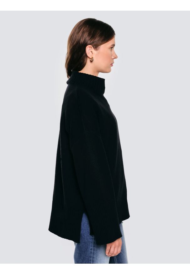 Big-Star - Sweter damski ze stójką oversize czarny Siena 906. Typ kołnierza: kołnierzyk stójkowy. Kolor: czarny. Materiał: skóra, bawełna, materiał. Wzór: gładki. Styl: klasyczny
