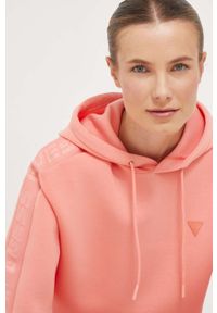 Guess bluza damska kolor pomarańczowy z kapturem z nadrukiem. Typ kołnierza: kaptur. Kolor: pomarańczowy. Materiał: materiał, dzianina, wiskoza. Wzór: nadruk