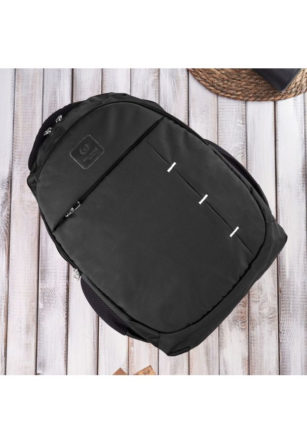 Plecak miejski PAOLO PERUZZI T-102-BL czarny. Kolor: czarny. Materiał: materiał