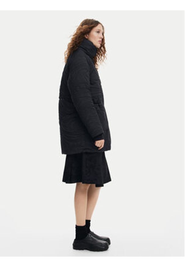 Desigual Kurtka zimowa Aarhus 24WWEWAC Czarny Regular Fit. Kolor: czarny. Materiał: syntetyk. Sezon: zima