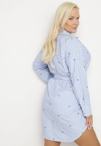Born2be - Jasnoniebieska Sukienka z Bawełną w Serca Koszulowa w Paski z Wiązaniem w Talii Tolurea. Okazja: na co dzień. Kolor: niebieski. Materiał: bawełna. Długość rękawa: długi rękaw. Wzór: paski. Typ sukienki: koszulowe. Styl: klasyczny, casual #5