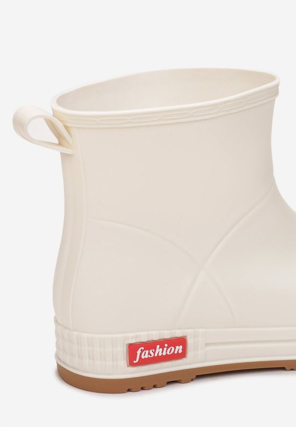 Born2be - Białe Kalosze Melenope. Okazja: na co dzień. Wysokość cholewki: za kostkę. Nosek buta: okrągły. Kolor: biały. Materiał: guma. Szerokość cholewki: szeroka. Wzór: kolorowy, jednolity, gładki, napisy. Styl: casual