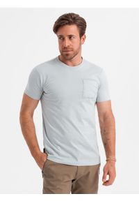 Ombre Clothing - Bawełniany męski t-shirt z nadrukiem na kieszonce – jasnoszary V10. Okazja: na co dzień. Kolor: szary. Materiał: bawełna. Wzór: nadruk. Styl: casual #6