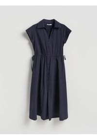 Reserved - Sukienka midi z wiązaniem - granatowy. Kolor: niebieski. Materiał: bawełna. Długość: midi