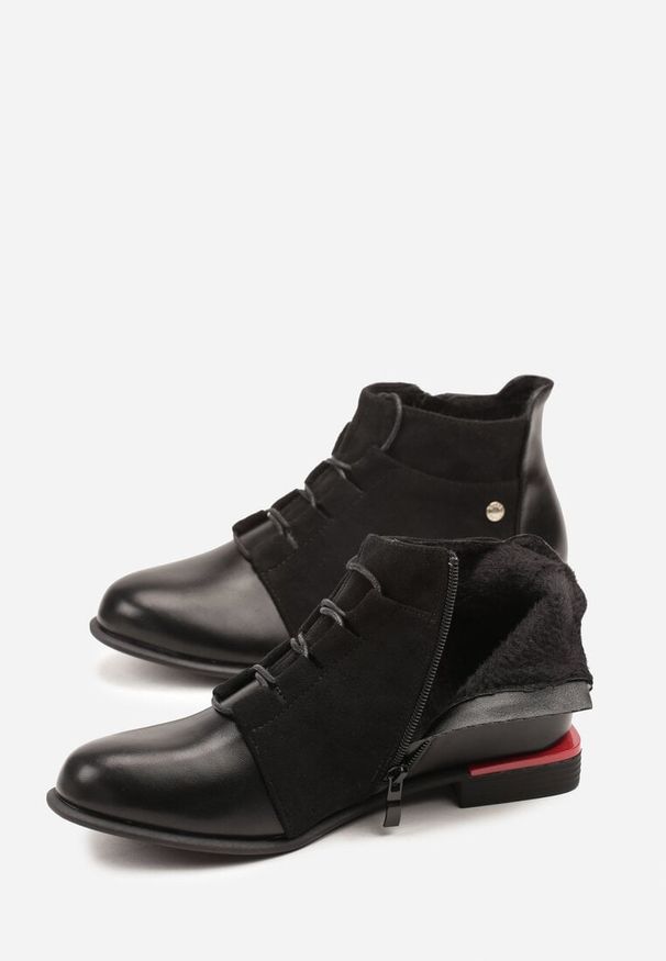 Renee - Czarne Botki Vices ze Sznurowaną Cholewką Uzvila. Okazja: na co dzień. Kolor: czarny. Materiał: lakier, jeans. Szerokość cholewki: normalna. Styl: casual, elegancki, street