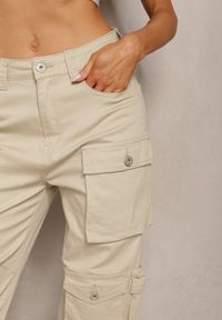 Renee - Jasnobeżowe Bawełniane Spodnie Bojówki High Waist Arcara. Okazja: na co dzień. Stan: podwyższony. Kolor: beżowy. Materiał: bawełna. Styl: elegancki, casual #5