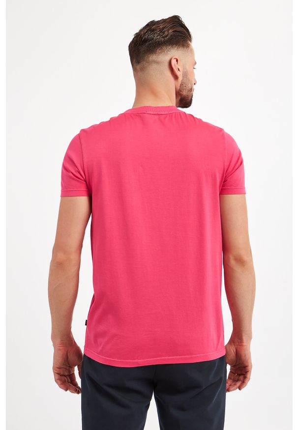 T-shirt Paris JOOP!. Materiał: bawełna. Długość rękawa: krótki rękaw. Długość: krótkie. Wzór: haft