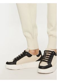 Replay - REPLAY Spodnie dresowe DK3302.000.G23372 Écru Regular Fit. Materiał: syntetyk #3