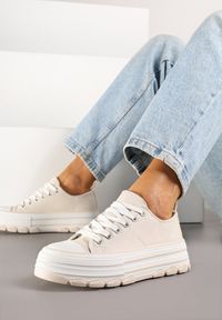 Born2be - Beżowe Trampki na Grubej Podeszwie pod Kostkę Adsoria. Okazja: na co dzień. Zapięcie: sznurówki. Kolor: beżowy. Materiał: jeans. Styl: klasyczny, casual