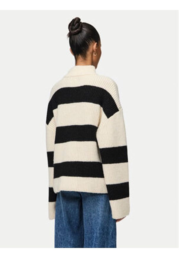 Pieces Sweter Nalini 17151182 Beżowy Regular Fit. Kolor: beżowy. Materiał: syntetyk