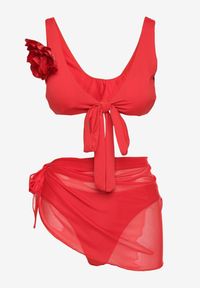 Born2be - Czerwone Bikini Biustonosz z Odpinanym Kwiatem 3D Majtki Typu Figi i Siateczkowe Pareo Folane. Kolor: czerwony. Wzór: kwiaty #5