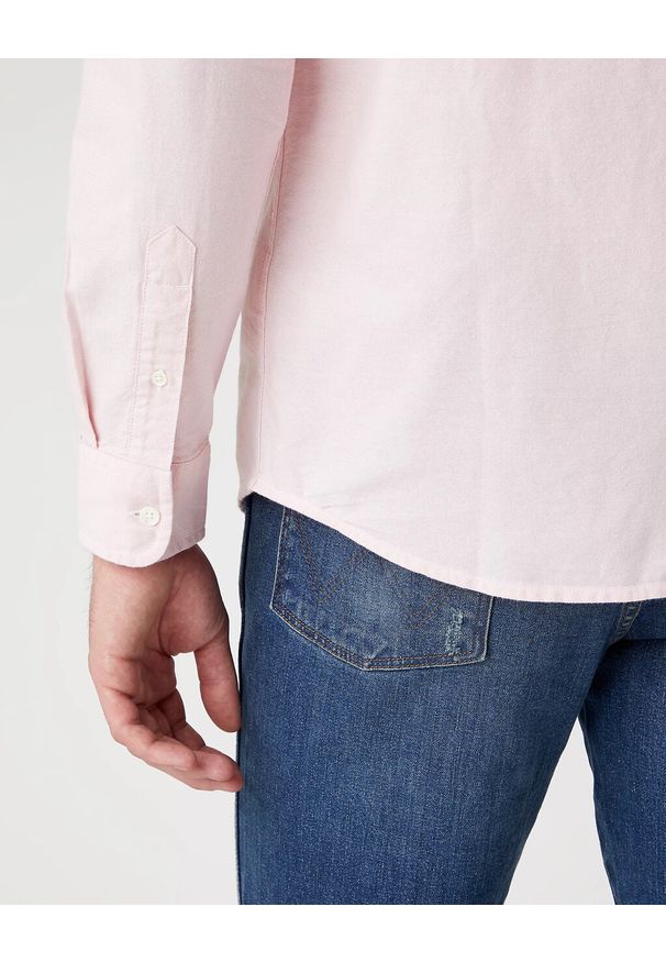 Wrangler - MĘSKA KOSZULA WRANGLER LS 1 PKT BUTTON DOWN SILVER PINK W5A3BMXTU 112130024. Typ kołnierza: button down