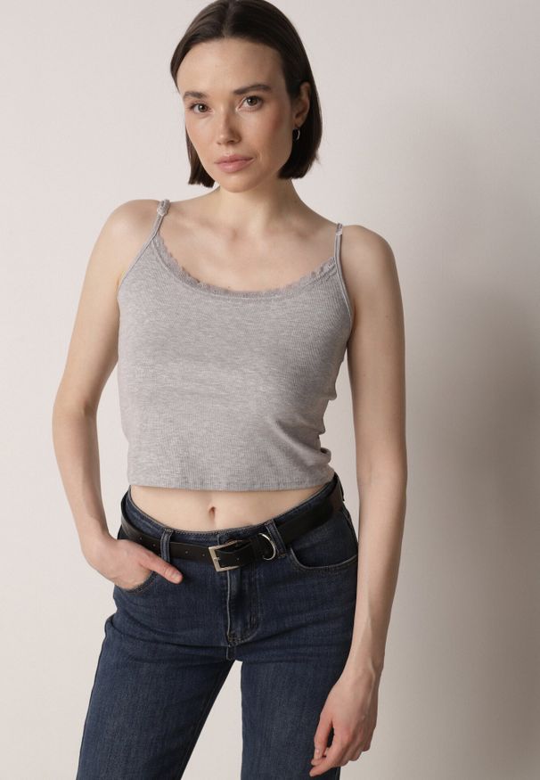 Born2be - Szary Bawełniany Top Bieliźniany z Koronką na Regulowanych Ramiączkach Beralisa. Okazja: na co dzień. Kolor: szary. Materiał: bawełna, koronka. Długość rękawa: na ramiączkach. Wzór: koronka. Sezon: zima, jesień. Styl: casual, klasyczny